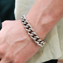 Load image into Gallery viewer, classic rounded curb chain bracelet in steel
